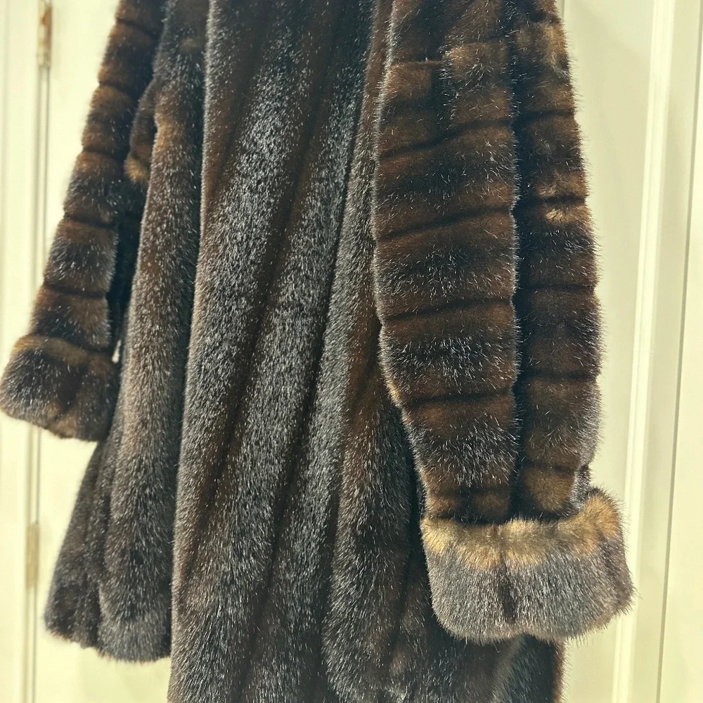 LUXURIOUS FAUX FUR COAT - Picture 7 of 9